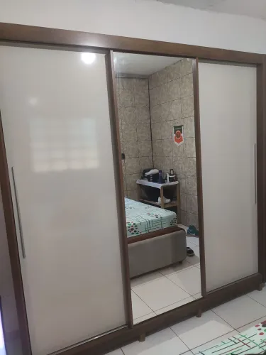 Guarda Roupa, 3 portas corrediças, 4 gavetas, em ótimo estado, apenas 3 meses de uso
