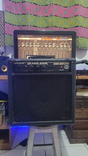 Amplificador Meteoro Demolidor FWB-50 para Contrabaixo - 50W, Perfeito Estado