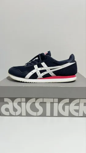 Tênis Asics Tiger Runner na cor azul-marinho e branco, com detalhes em vermelho