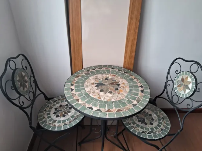 Mesa de aço com mosaico de pedra (usada)