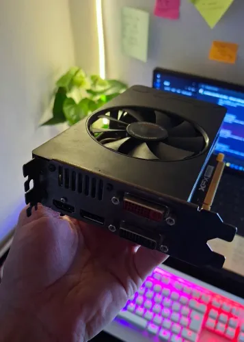 Placa de Video AMD Radeon R7 260X 2GB GDDR5