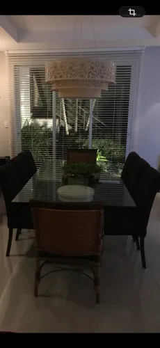 Mesa de jantar com 8 cadeiras