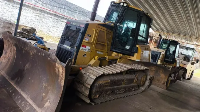Trator de Esteiras Caterpillar D6K, ano 2008