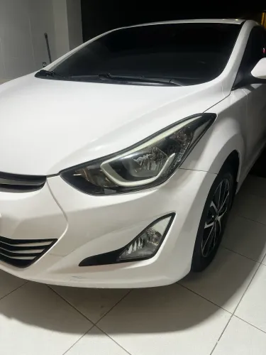 Hyundai Elantra GLS 2.0 16V Flex Aut. 2015