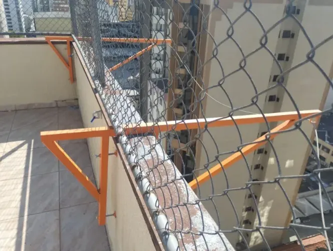 Suporte para Tela fachadeira, Suporte de tela de fachada de prédio