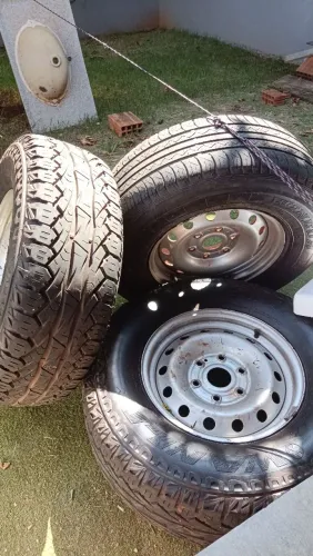 Rodas de ferro Triton com pneus