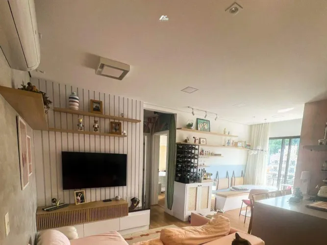 Apartamento Pronto, Mobiliado, Equipado, com Vaga Privativa e Piscina. Nações, Balneário C
