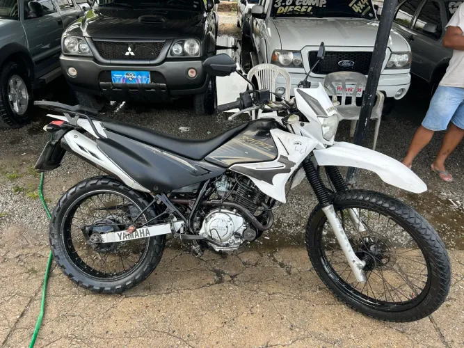 Vendo ou troco belíssima xtz 125 2013 completa