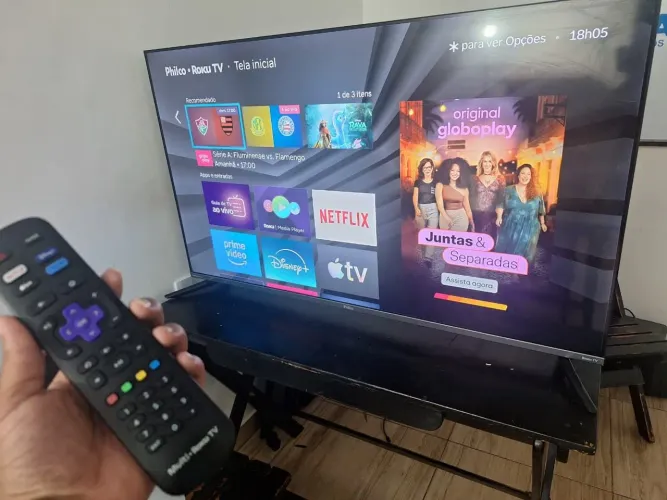 Vendo uma tv de 50 polegadas, marca Philco pegando tudo perfeitamente 