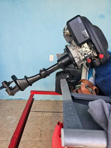 Motor de popa vertical 7,5HP pra barcos pequeno porte