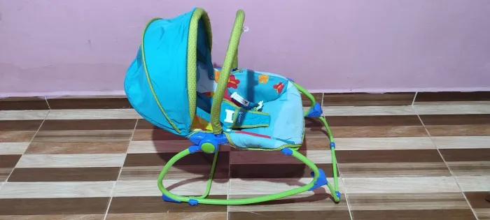 Cadeira de balanço infantil