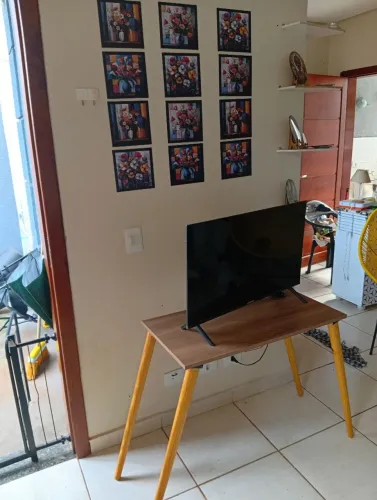 Tv sem nenhum defeito, smart tv e sistema Android com mesaretro <br>Pega wiffi.<br>32' polegadas