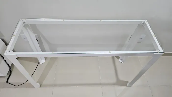 Aparador com tampo de vidro