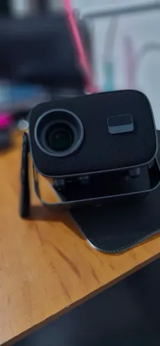 ?Projetor Portátil 4K A10 / T15 Pro (10000 Lumens) - Perfeito p/ Filmes e Jogos