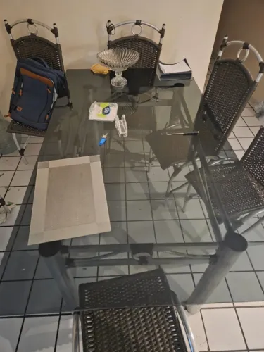 vendo mesa de jantar 8 lugares