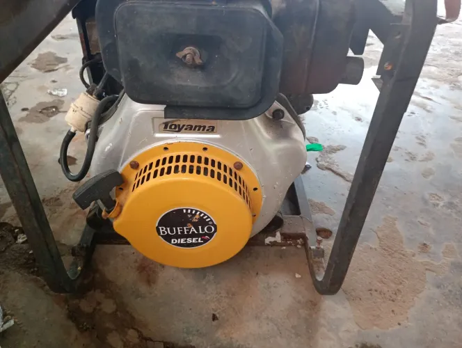 Vende se um motor de energia