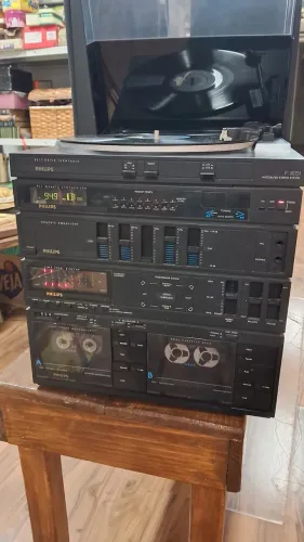 Aparelho de som vintage Philips modelo F 1651 so funcionando rádio Fm