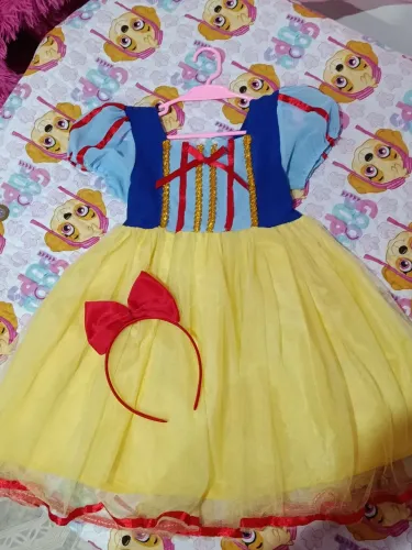 Fantasia branca de neve tamanho 4 em ótimo estado ?