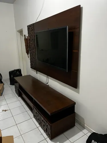 CONJUNTO PAINEL + RACK MADEIRA MACIÇA
