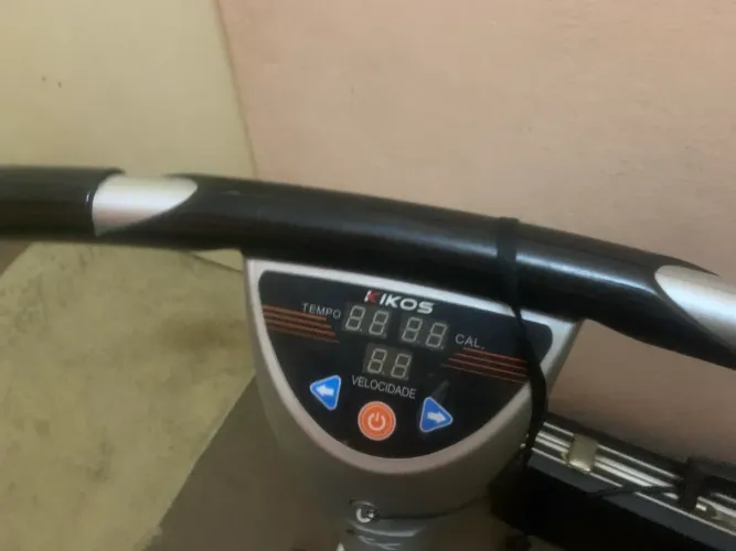 Plataforma Vibratória Kikos P200ix c/ defeito
