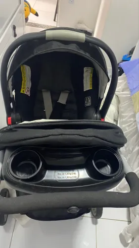 Carrinho de bebê e bebê conforto 