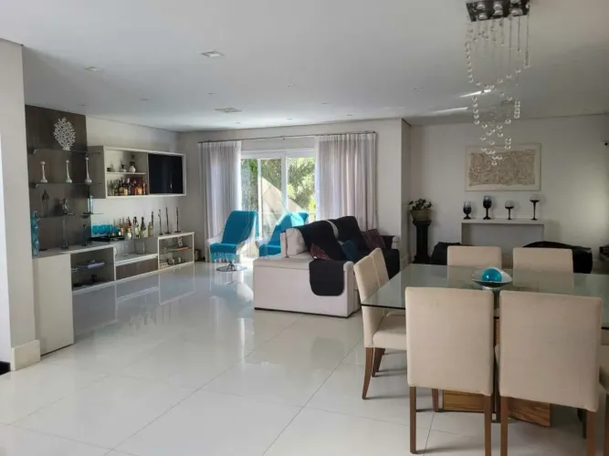 Casa Venda e Aluga Condomínio Tucuruvi, 450M² 4 suítes, 3 salas, piscina, área gourmet, 6