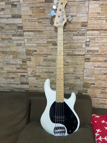 Contra baixo passivo, modelo music man