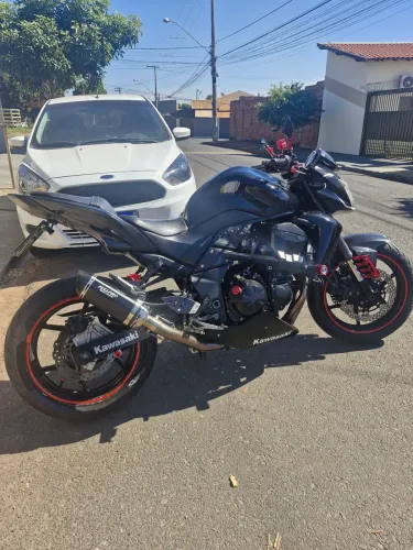 MOTO KAWASAKI Z750