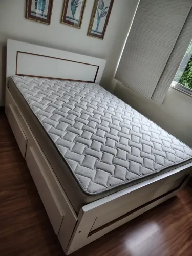 VENDE-SE CAMA DE CASAL COM COLCHÃO NÃO USADO!