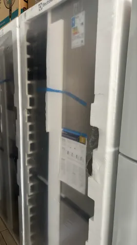 Geladeira Electrolux im8s de 3 portas 590L inox nova na caixa
