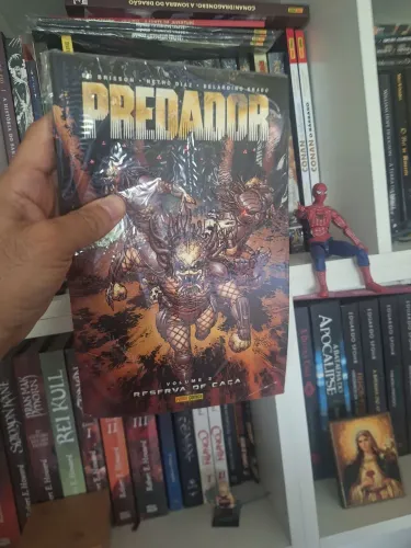 HQ Predador: Vol. 2 - Reserva de Caça - Panini (NOVA / LACRADA)