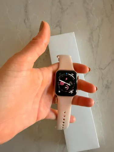 Apple Watch SE 40mm GPS Gold + Caixa e Carregador Originais