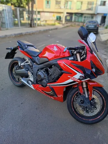 CBR 650R 2021 impecável