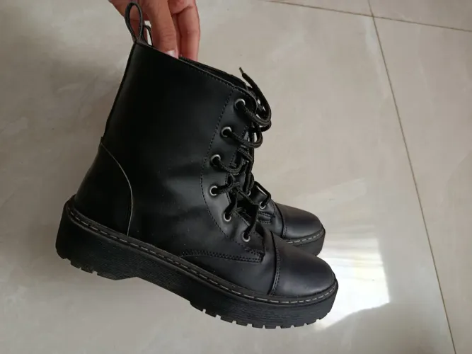 Bota feminina cano curto