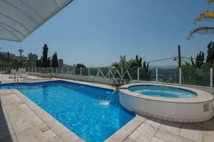 Casa à Venda no Condomínio Vila Castela com 4 Suítes - 600m²