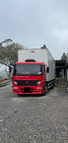 Caminhão atego 1718