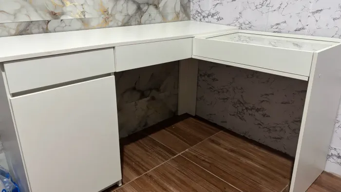 Vende-se penteadeira/escrivaninha branca em L