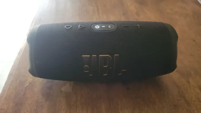 Vendo caixa de som JBL charge 5 Wi-Fi, em ótimas condições, funcionando perfeitamente 100%