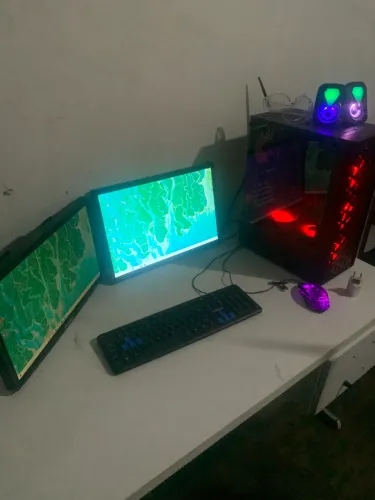 Vendo pc com Dois monitor ,teclado e mousse 