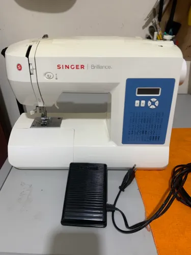 Máquina de costura Singer Brilhance