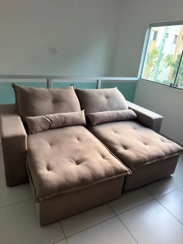 Sofá Retrátil e Reclinável 2,30m - Tecido Aveludado Creme/Bege (Super Confortável!)
