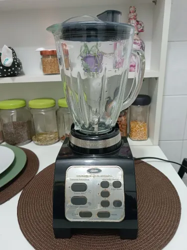 Liquidificador Oster 1,25 litros Motor Reversível 600W