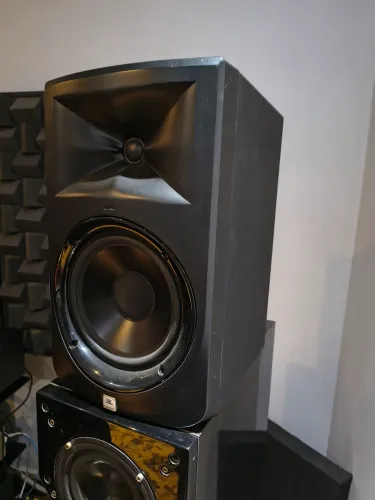 Par de Monitores de Áudio JBL LSR 308 (8 polegadas) - Impecável