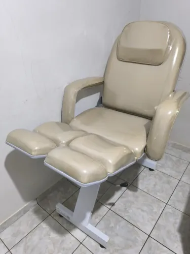 Poltrona de Podologia Delos Salus Brasil (Nunca Usada)