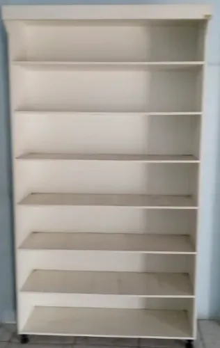 Estante com prateleira