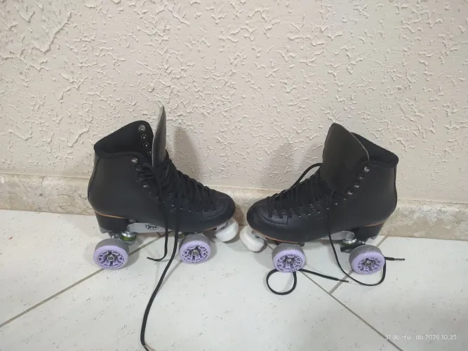 Patins Rye Adventure Preto c/ Roda Lilás - 36 