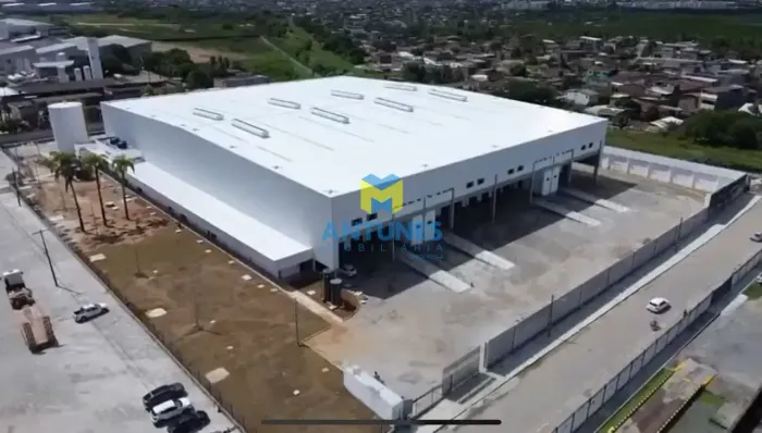 Alugue galpão com 03 docas e rampa empilhadeira em condomínio, com 952m² Prazeres na BR-10