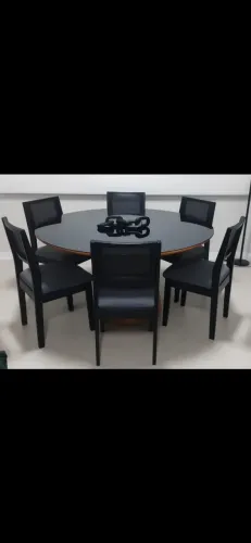 Mesa de jantar redonda com 6 cadeiras