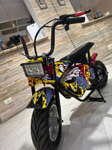 Minimoto Elétrica Semi-Nova - Estilo Único e Pouco Uso!