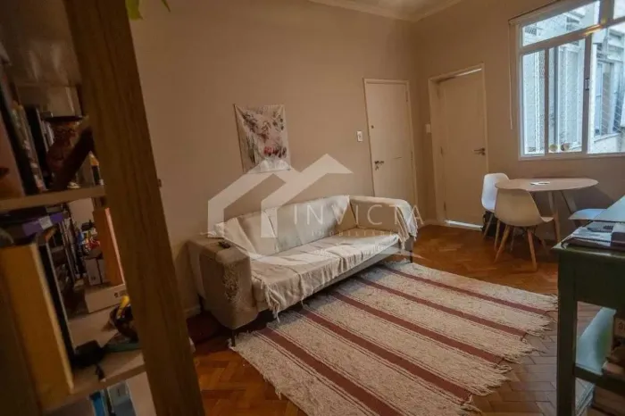 EXCELENTE QUARTO E SALA REFORMADO!!